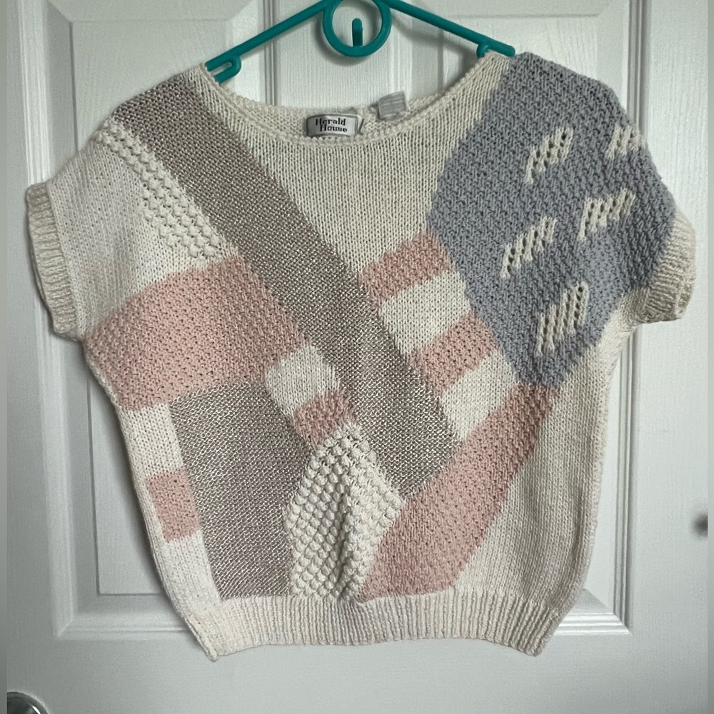 Size small vintage herald house 80’s style sweater, white with pastel.
